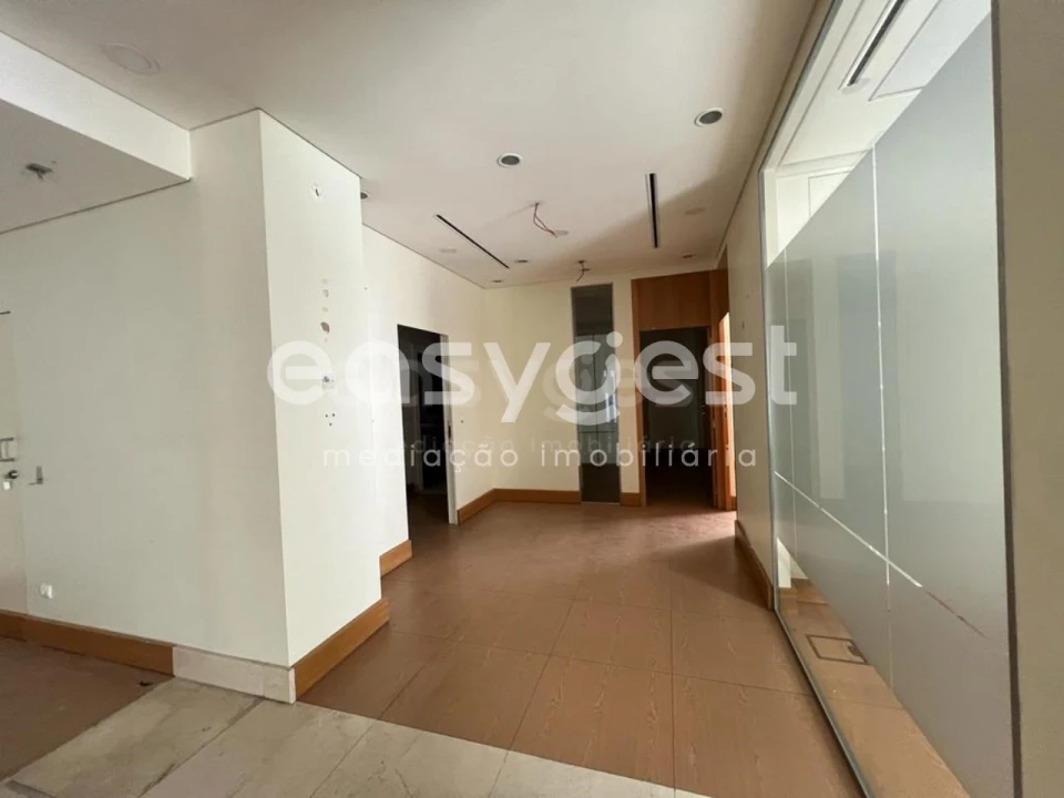 Loja para Venda em Maceira Foto 11