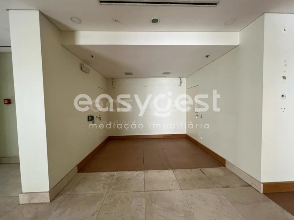 Loja para Venda em Maceira Foto 12