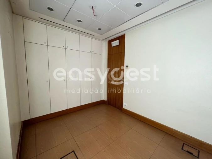 Loja para Venda em Maceira Foto 16