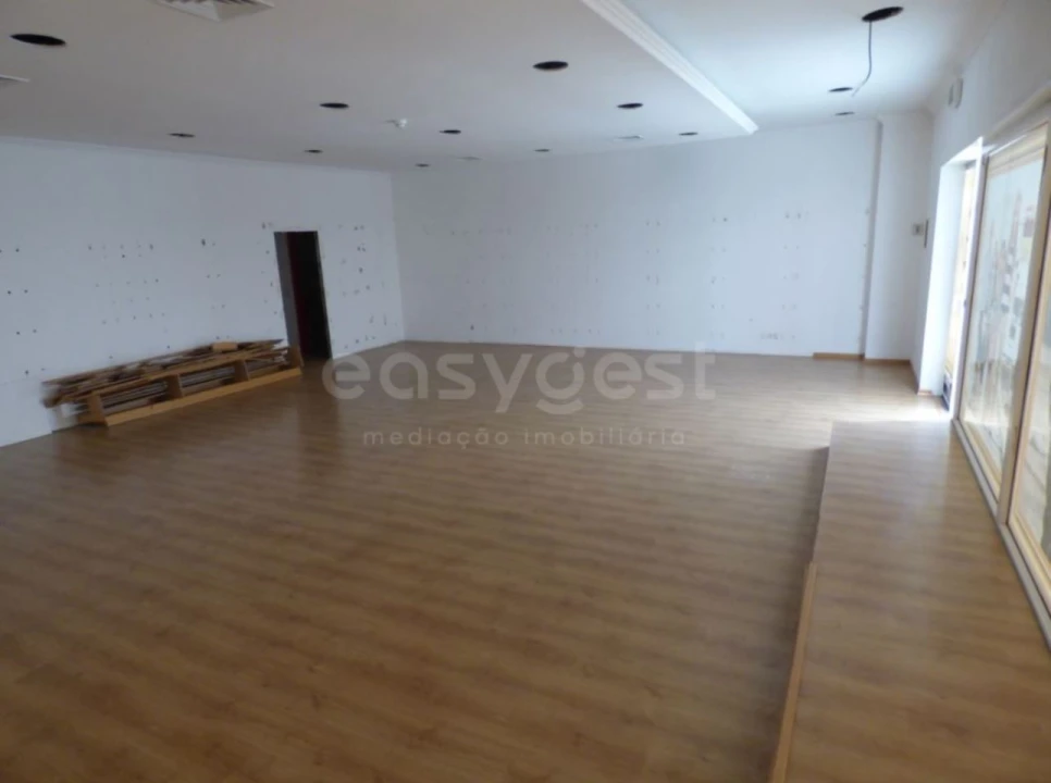 Loja para Venda em Colmeias e Memória Foto 6