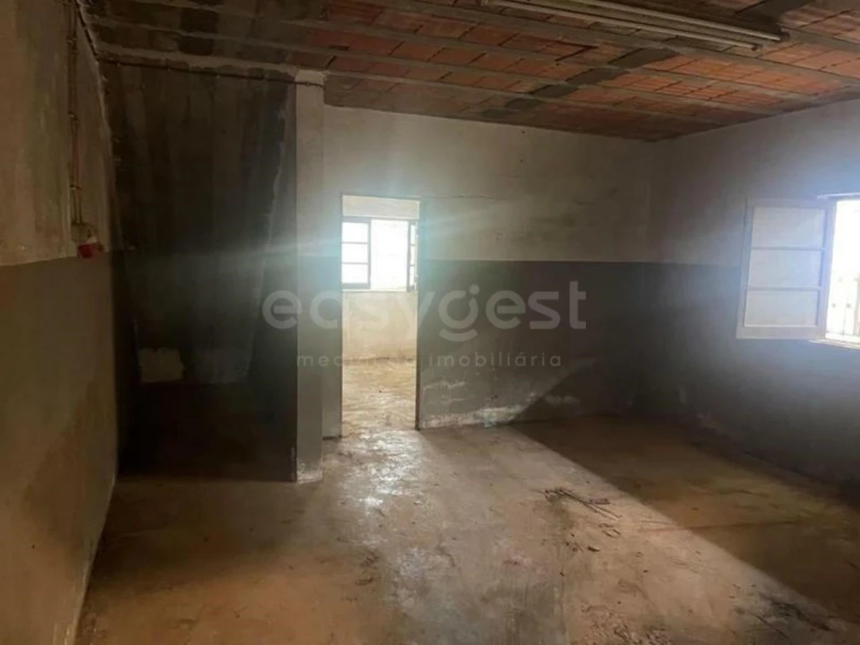Armazém para Venda em Amiais de Baixo Foto 11