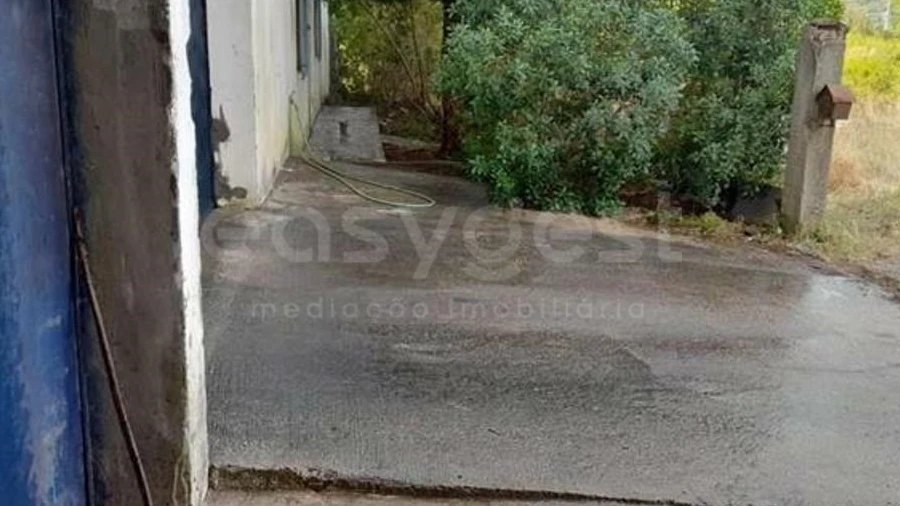 Armazém para Venda em Amiais de Baixo