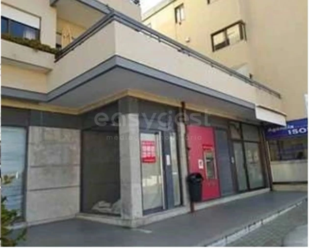 Loja para Venda em Paços de Brandão