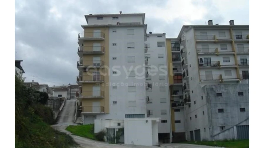 Armazém para Venda em Seia, São Romão e Lapa dos Dinheiros