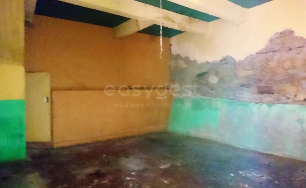 Moradia T2 para Venda em Peso e Vales do Rio Foto 8