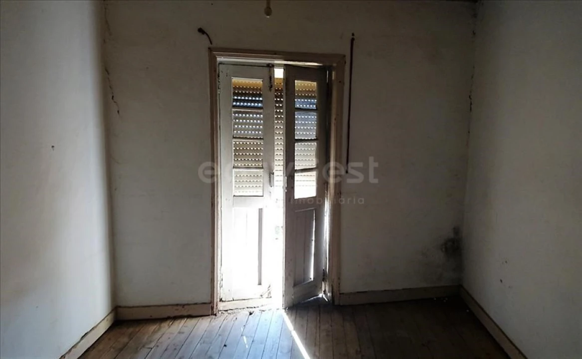 Moradia T2 para Venda em Peso e Vales do Rio Foto 9