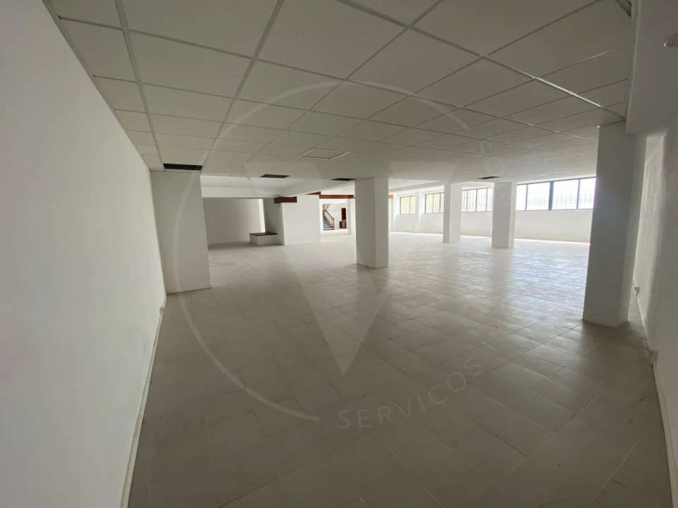 Loja para Arrendamento em Nossa Senhora da Conceição, São Pedro e São Dinis Foto 4