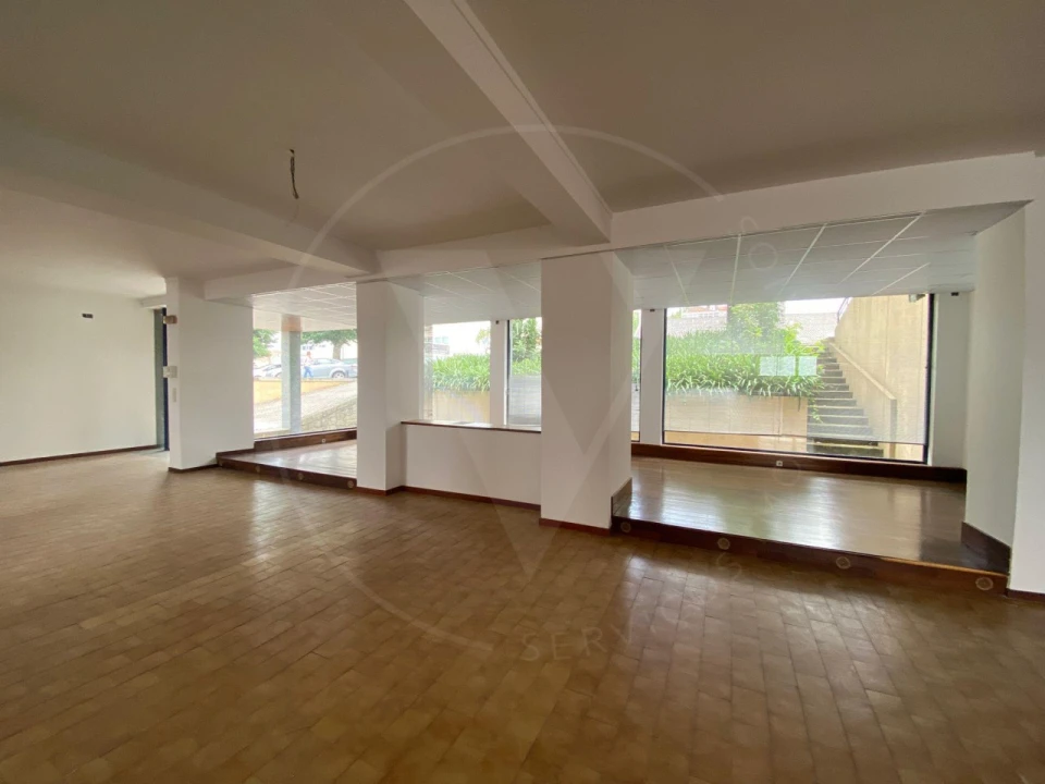 Loja para Arrendamento em Nossa Senhora da Conceição, São Pedro e São Dinis Foto 2