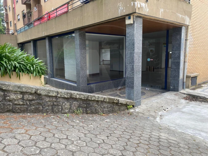 Loja para Arrendamento em Nossa Senhora da Conceição, São Pedro e São Dinis