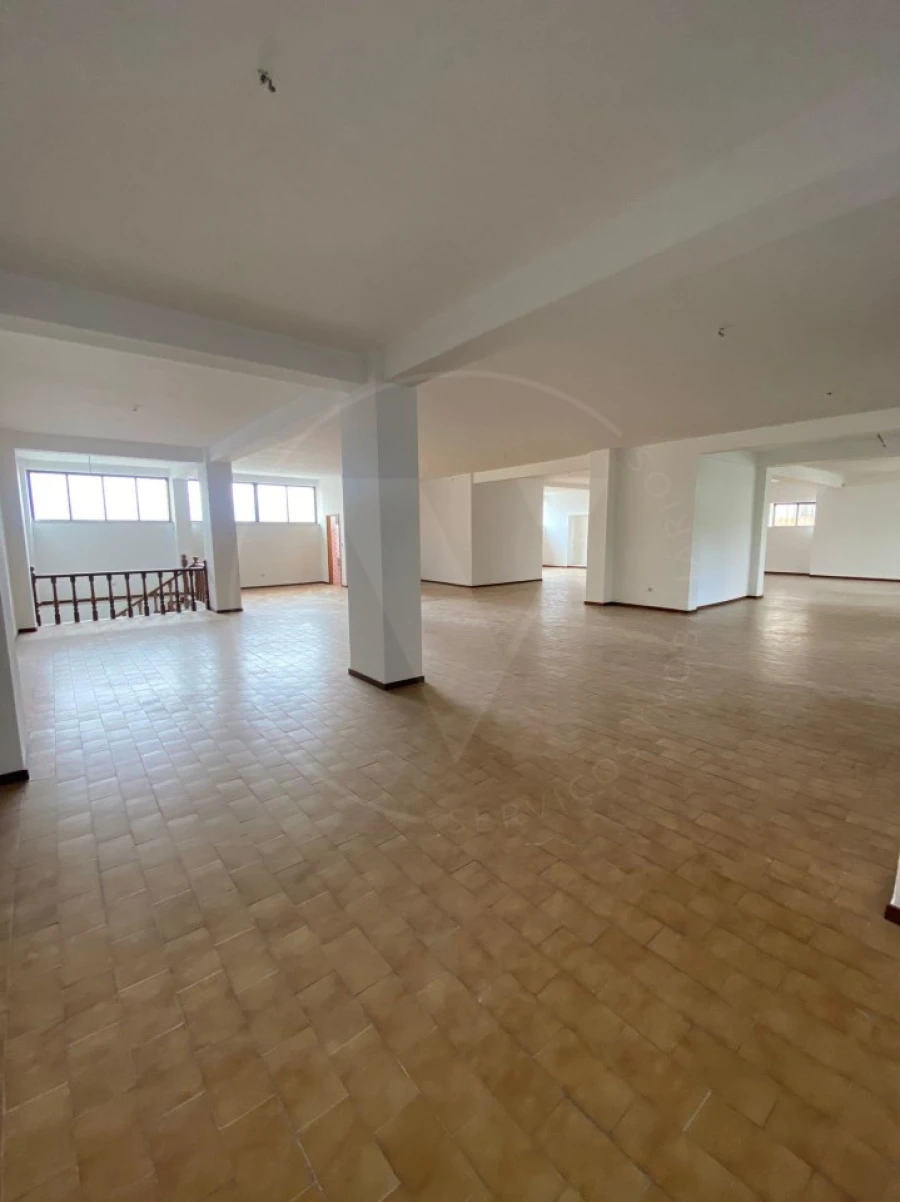 Loja para Arrendamento em Nossa Senhora da Conceição, São Pedro e São Dinis Foto 3