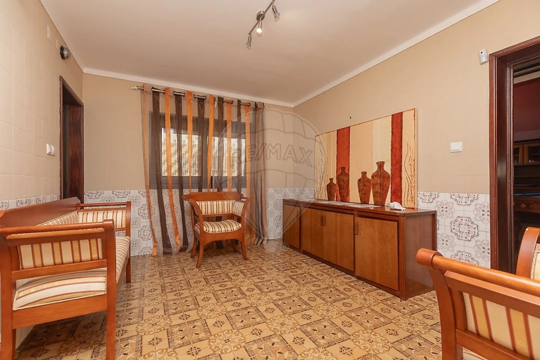 Moradia T6 para Venda em Covões e Camarneira Foto 3