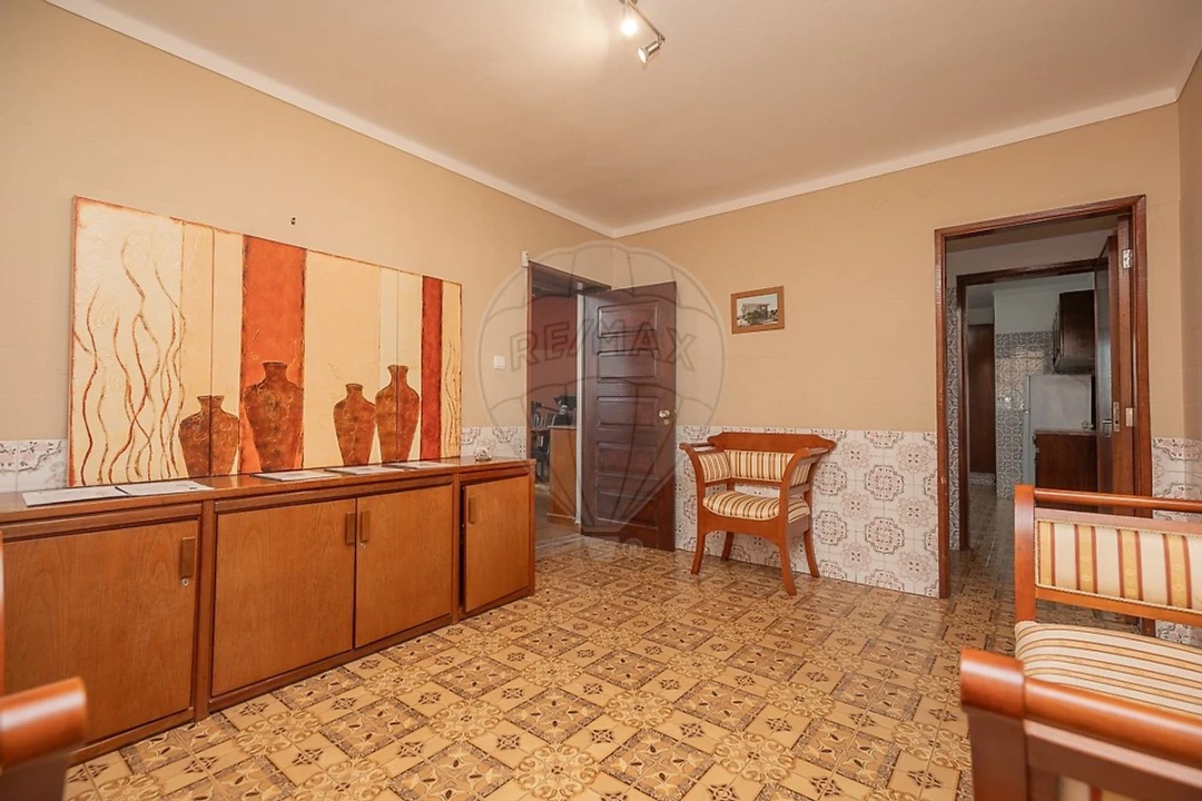 Moradia T6 para Venda em Covões e Camarneira Foto 2