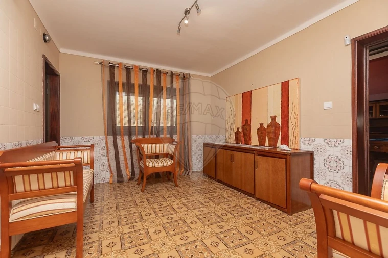 Moradia T6 para Venda em Covões e Camarneira Foto 3