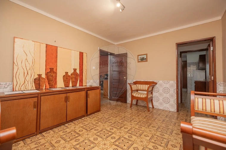 Moradia T6 para Venda em Covões e Camarneira Foto 2