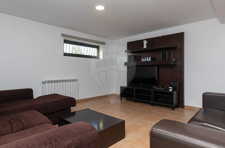 Moradia T6 para Venda em Covões e Camarneira Foto 6