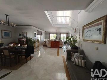 Moradia T4 para Venda em Charneca de Caparica e Sobreda