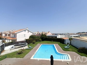 Moradia T4 para Venda em Charneca de Caparica e Sobreda