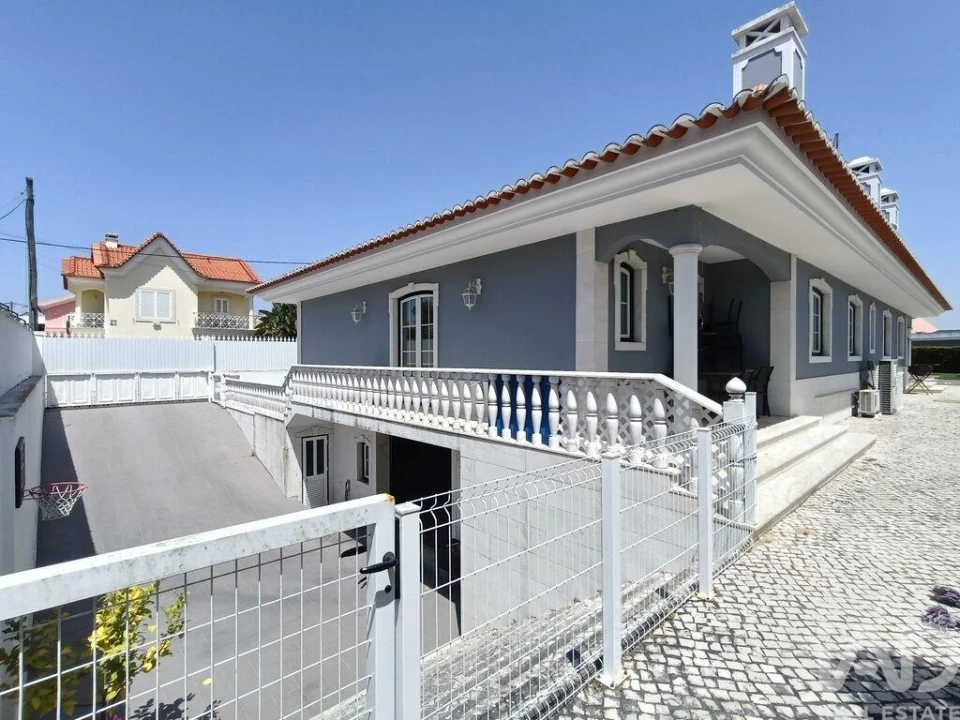 Moradia T4 para Venda em Charneca de Caparica e Sobreda Foto 4