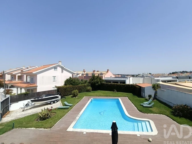 Moradia T4 para Venda em Charneca de Caparica e Sobreda Foto 25