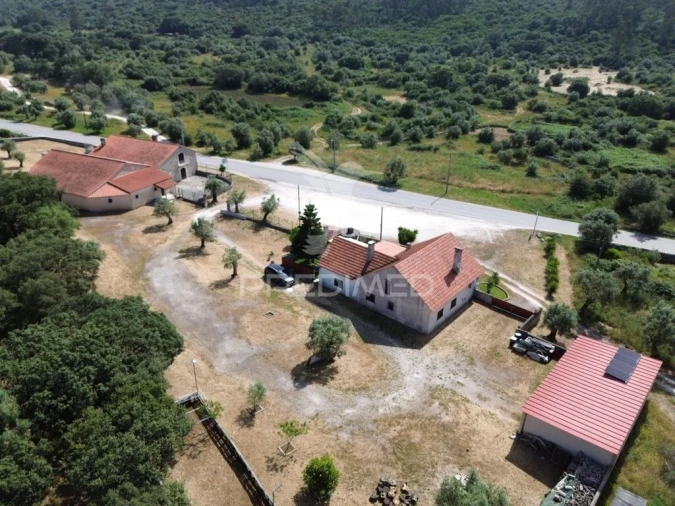 Moradia T3 para Venda em Alvados e Alcaria Foto 3