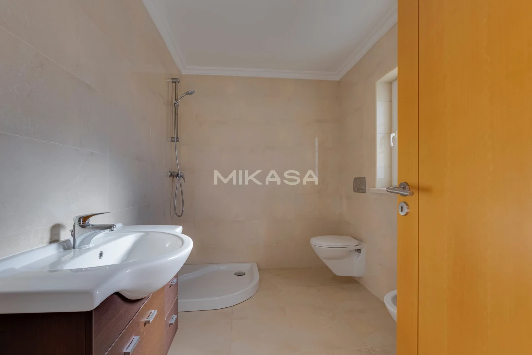 Moradia T4 para Venda em Luz Foto 20