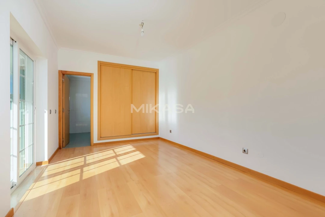 Moradia T4 para Venda em Luz Foto 13