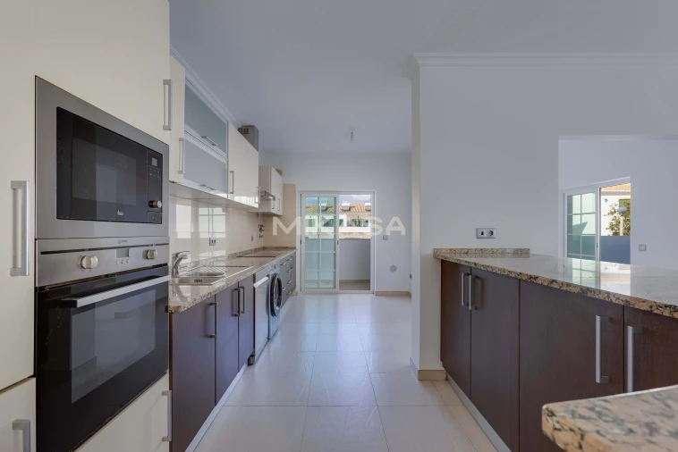 Moradia T4 para Venda em Luz Foto 9