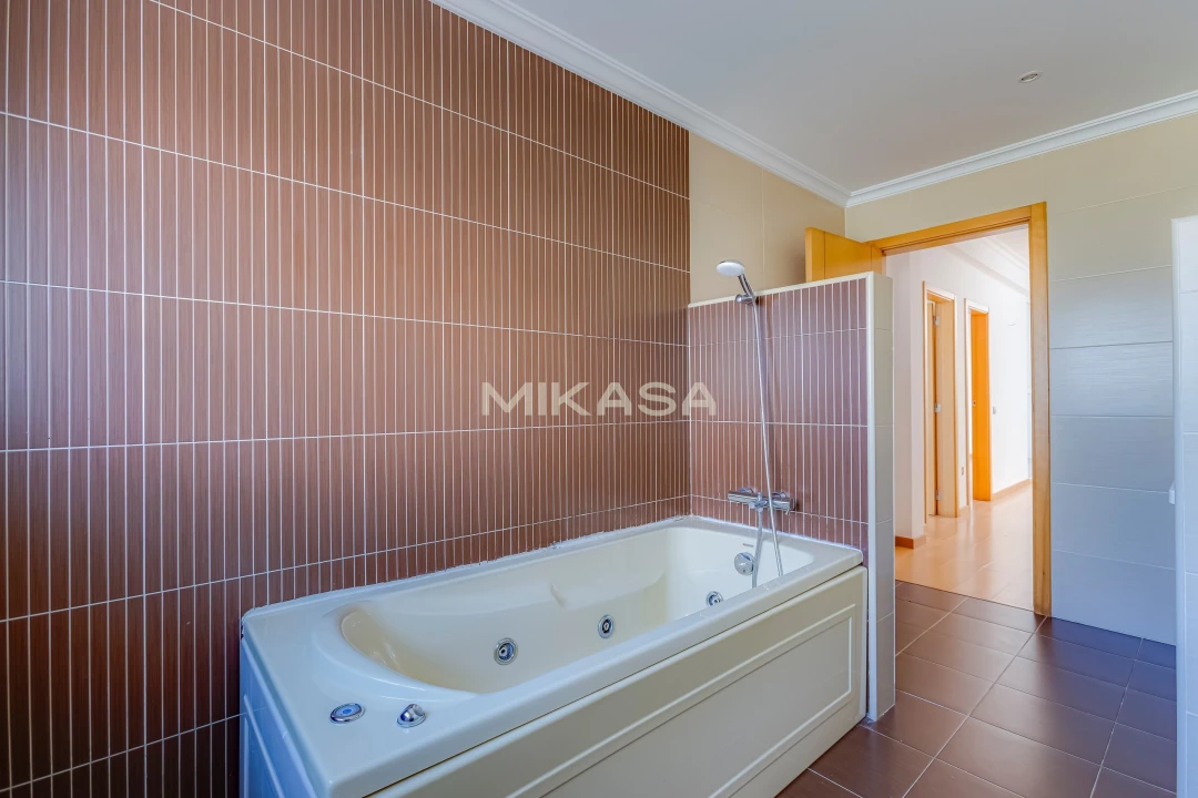 Moradia T4 para Venda em Luz Foto 32