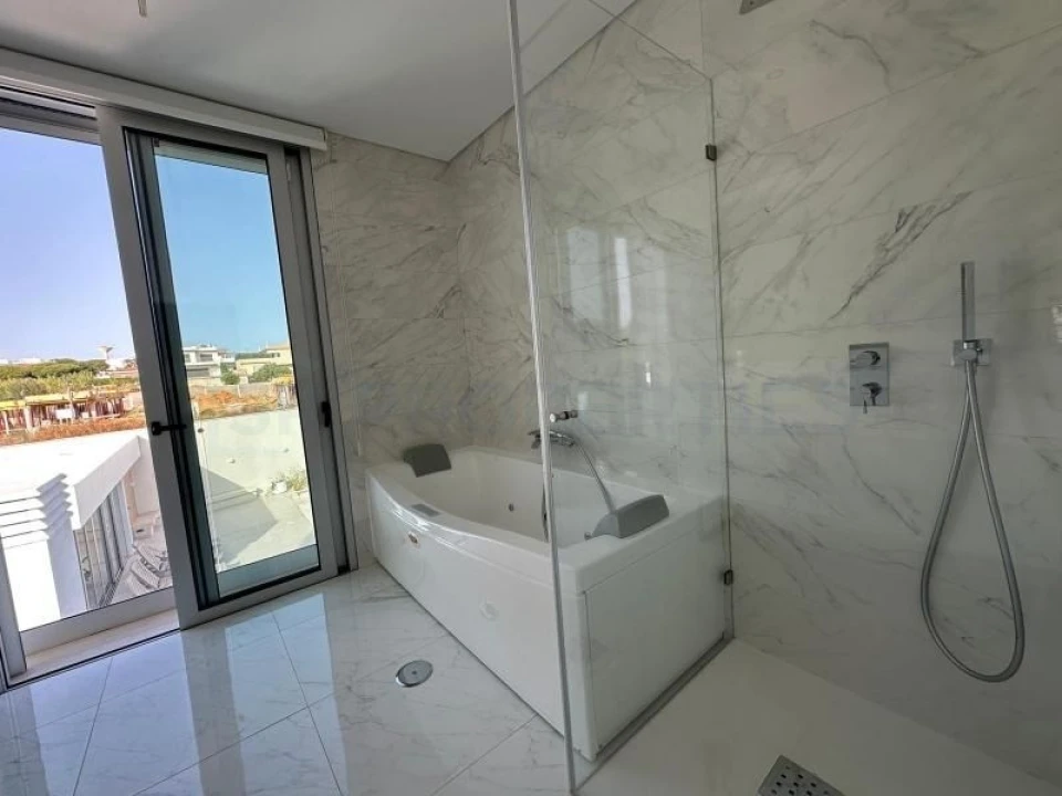 Moradia T4 para Venda em Montenegro Foto 34