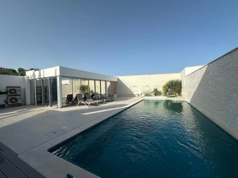 Moradia T4 para Venda em Montenegro Foto 1