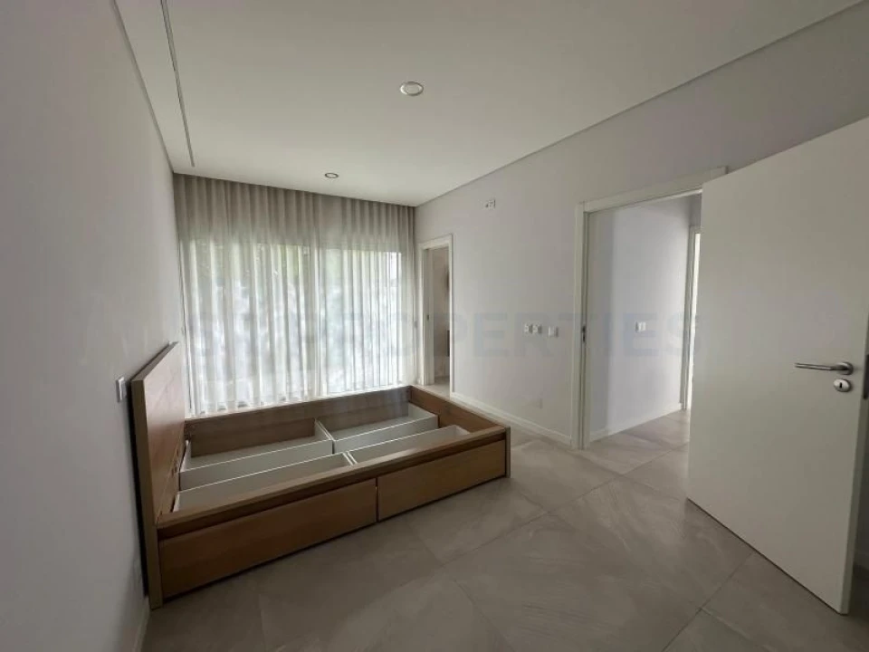 Moradia T4 para Venda em Montenegro Foto 24