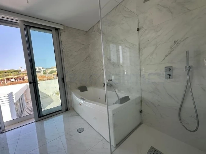 Moradia T4 para Venda em Montenegro Foto 34