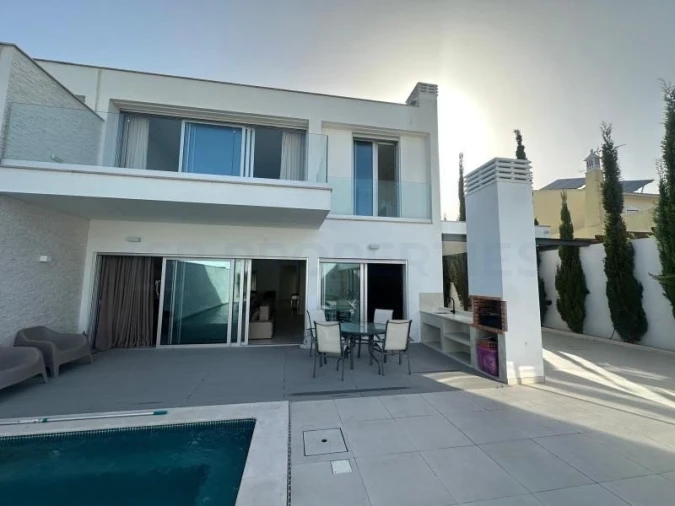 Moradia T4 para Venda em Montenegro Foto 6