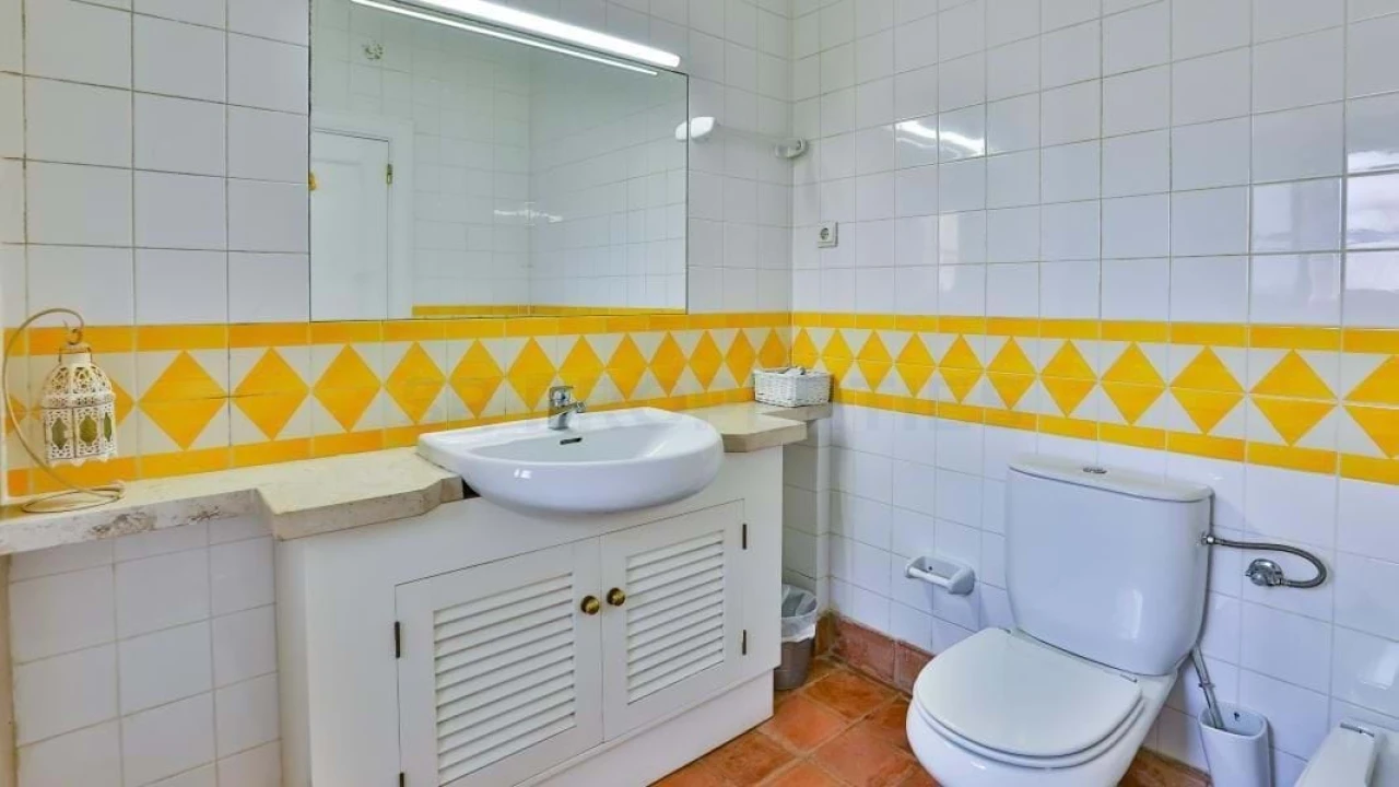 Apartamento T1 para Venda em Quarteira Foto 5