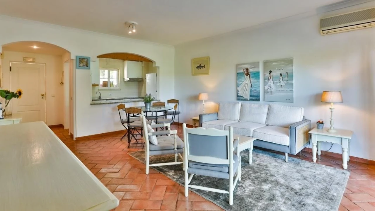 Apartamento T1 para Venda em Quarteira Foto 11