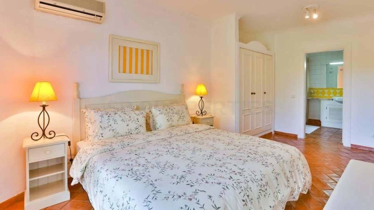 Apartamento T1 para Venda em Quarteira Foto 17
