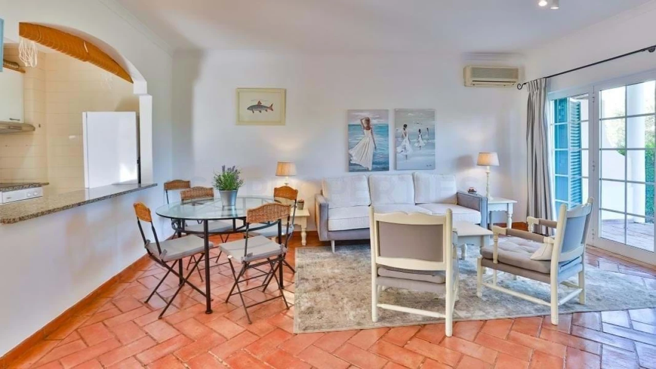 Apartamento T1 para Venda em Quarteira Foto 2