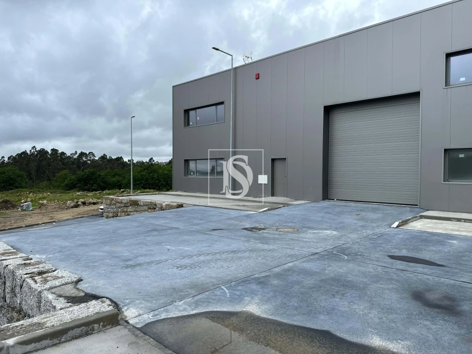 Armazém para Venda em Arnoso (Santa Maria e Santa Eulália) e Sezures Foto 1