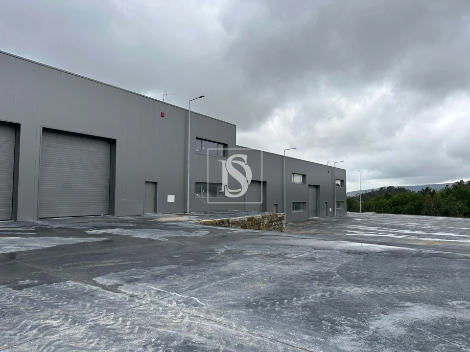 Armazém para Venda em Arnoso (Santa Maria e Santa Eulália) e Sezures Foto 8