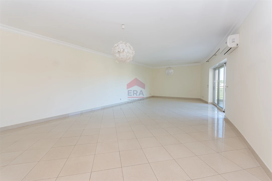 Apartamento T3 para Venda em Quarteira Foto 9