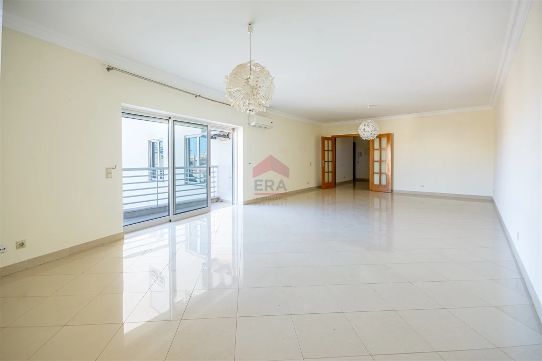 Apartamento T3 para Venda em Quarteira Foto 4