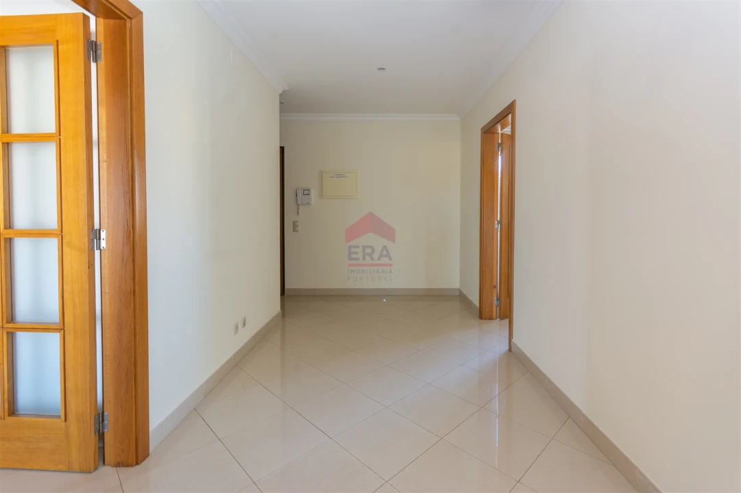 Apartamento T3 para Venda em Quarteira Foto 3
