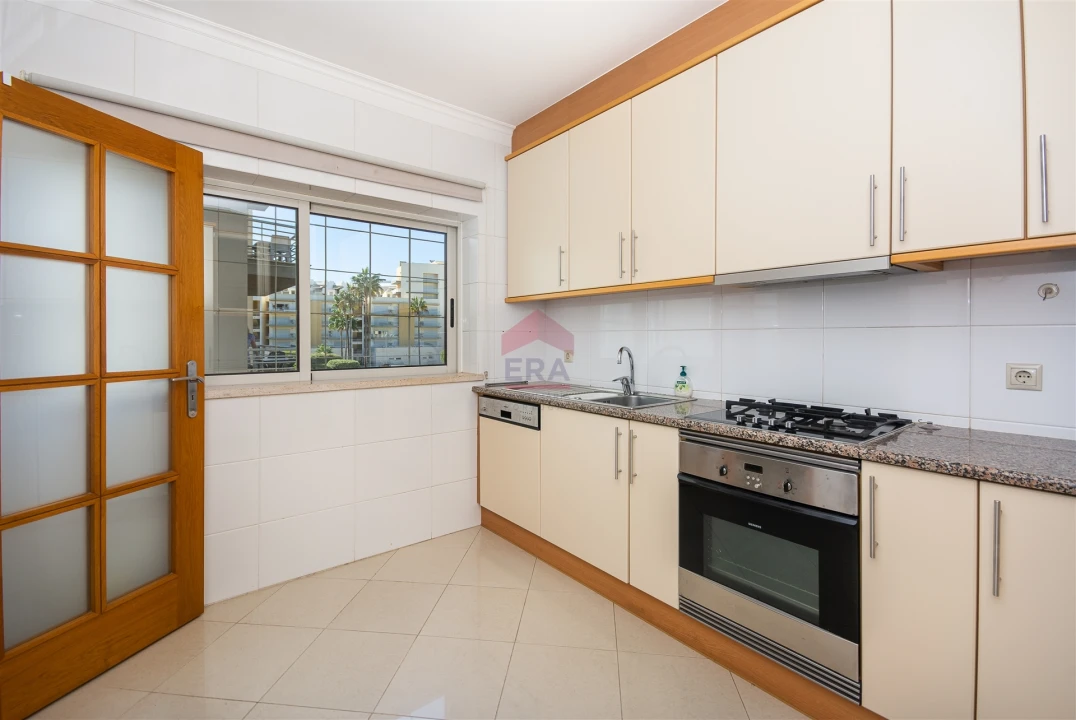 Apartamento T3 para Venda em Quarteira Foto 7