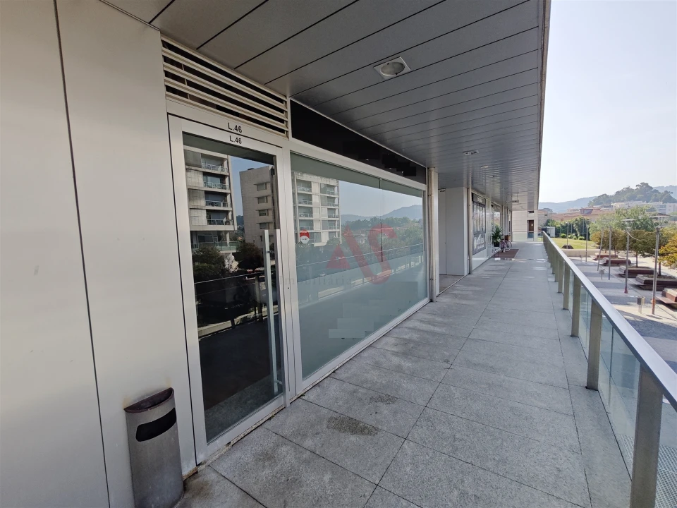 Loja para Venda em Caldas de Vizela (São Miguel e São João) Foto 3