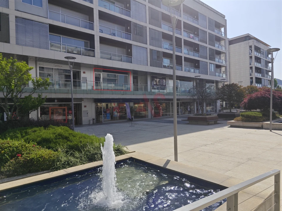 Loja para Venda em Caldas de Vizela (São Miguel e São João) Foto 1