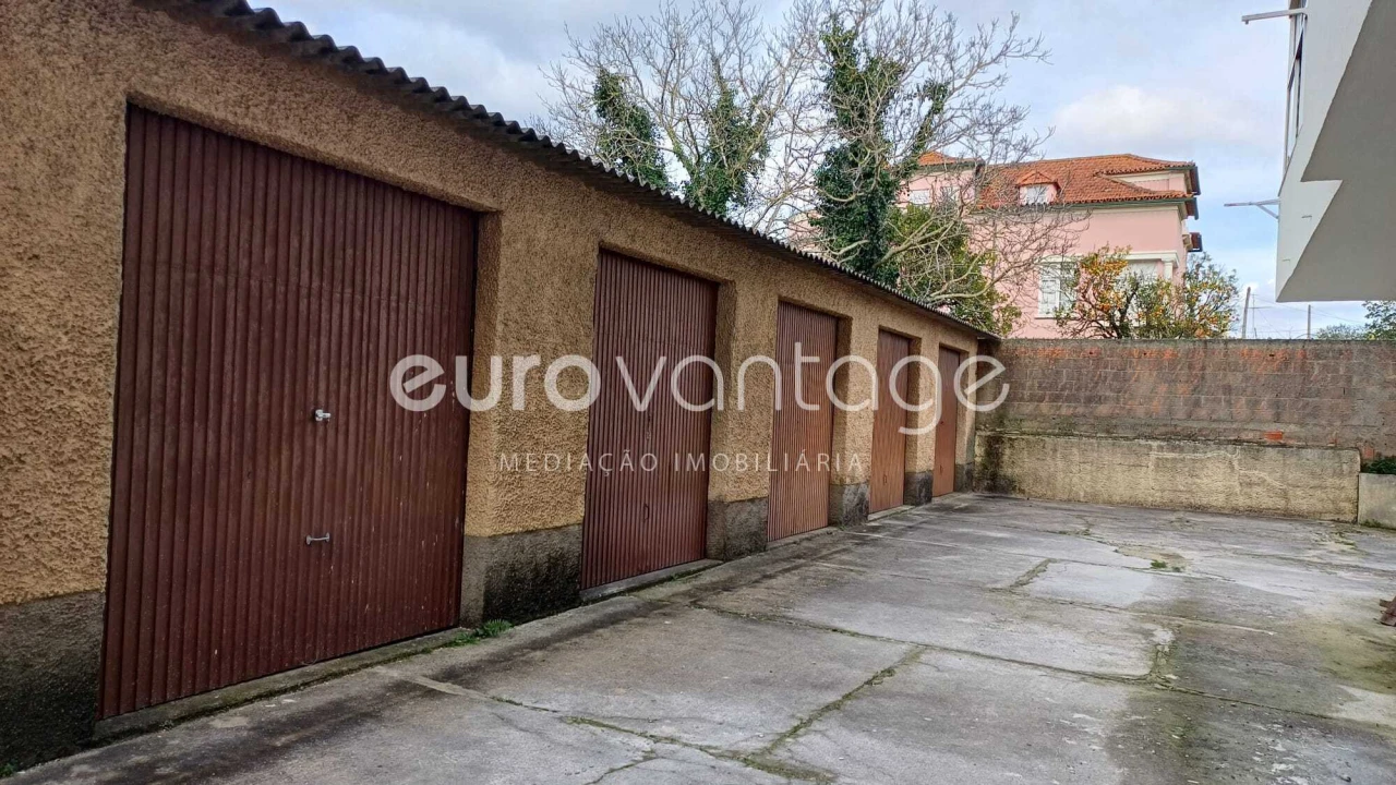 Garagem para Venda em Leiria, Pousos, Barreira e Cortes Foto 1