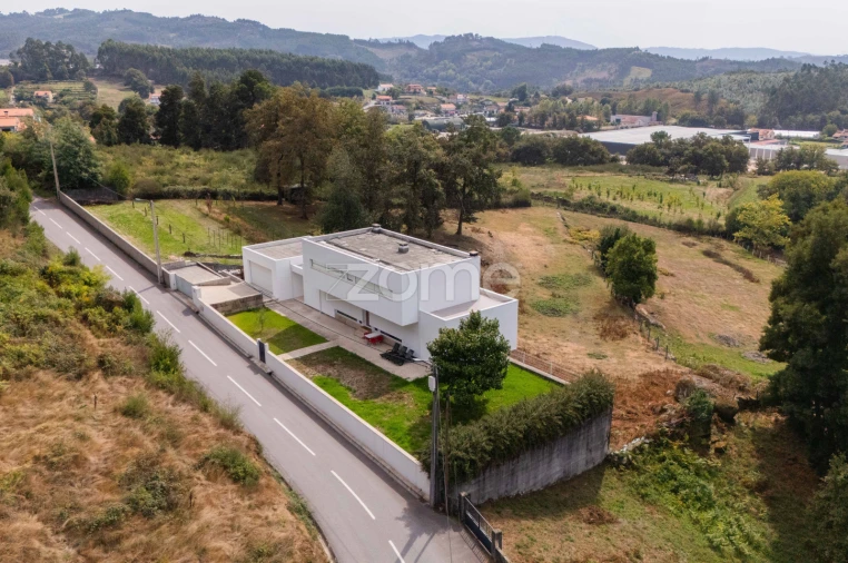 Moradia T3 para Venda em Serzedelo Foto 68