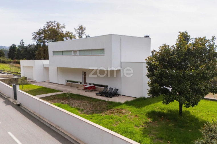 Moradia T3 para Venda em Serzedelo Foto 2