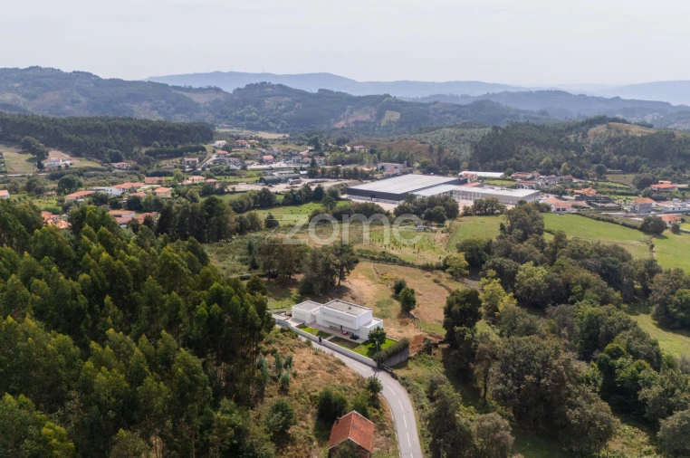 Moradia T3 para Venda em Serzedelo Foto 70