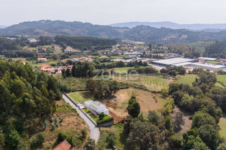 Moradia T3 para Venda em Serzedelo Foto 71